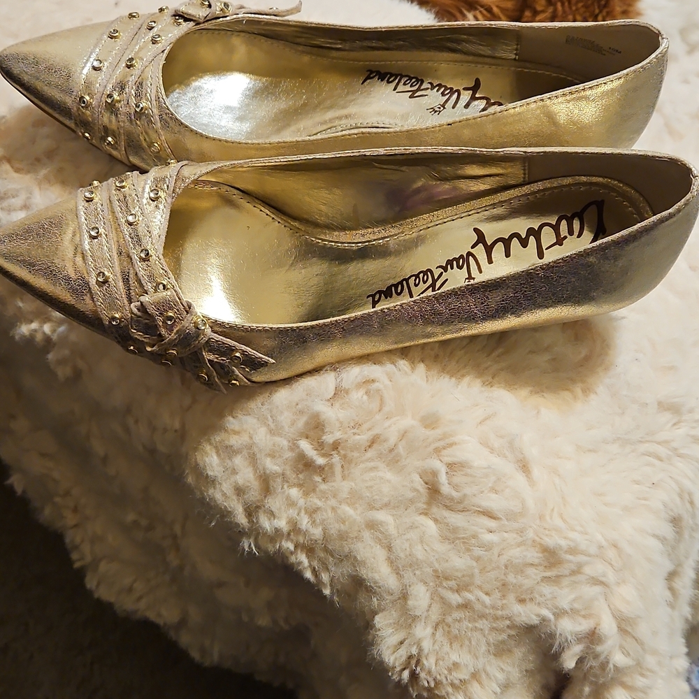 Kathy Van Zeeland Metallic Gold Heels - Picture 1 of 12
